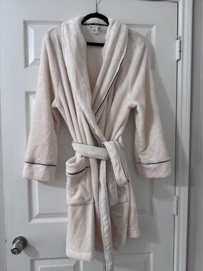 NWOT Liz Claiborne Plush Bath Robe Women’s Size XL Ivory Cream with Navy Trim